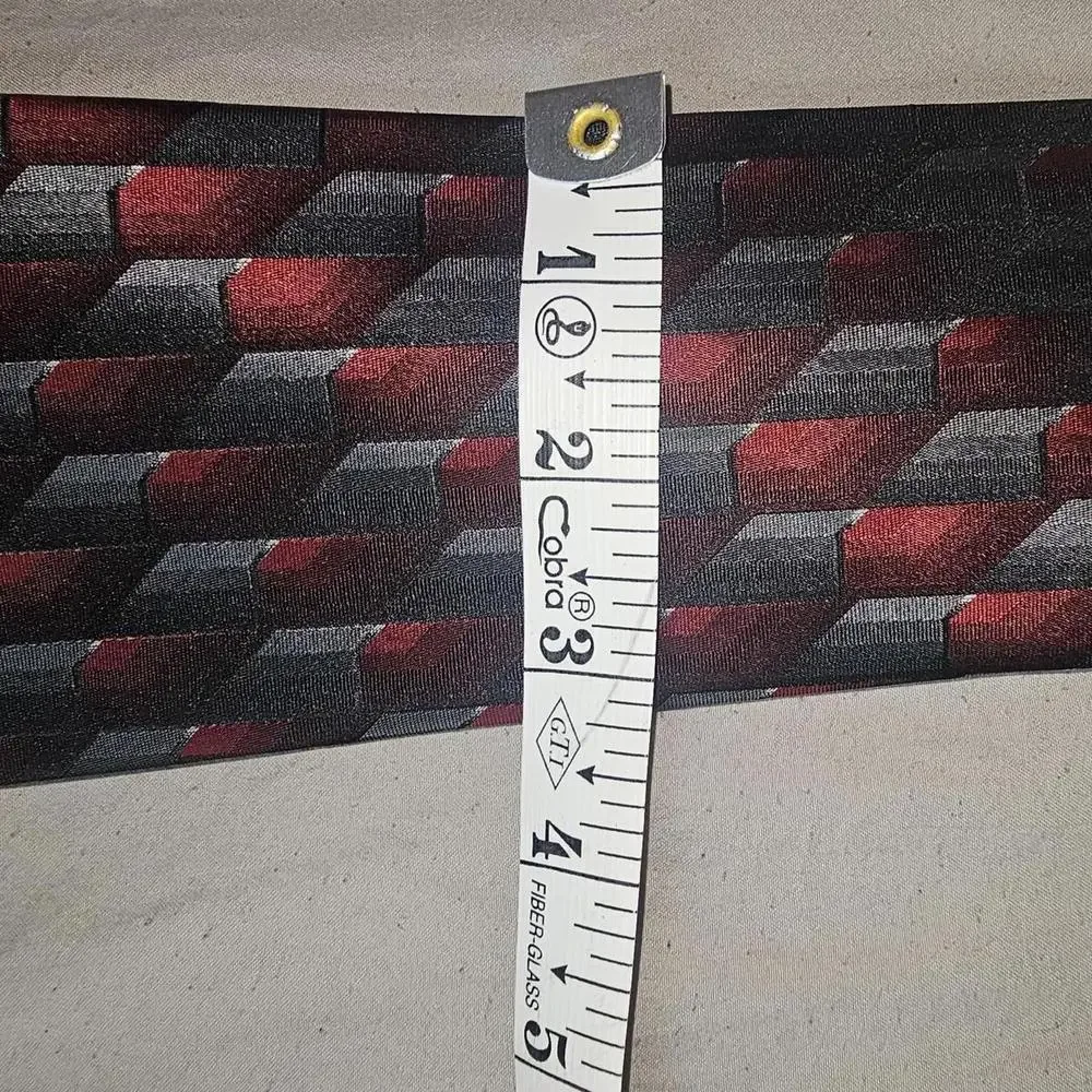 Men's Geometric Patterned Tie in Red and Gray